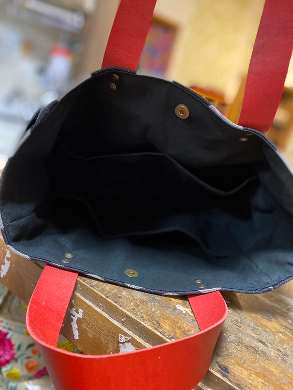 児島デニムと革のトートバッグ　ドット柄：持ち手レッド　赤タグ 10枚目の画像