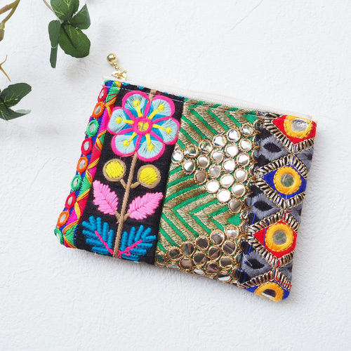 【リュンヌ】インド刺繍リボン・ミニポーチ(S) A mini pouch made from Indian embroidered ribbon from a 100 yen