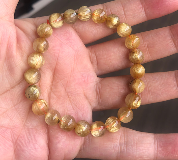 天然石プレミアムブレス　３Aタイチンルチル8㎜23玉　幅太い黄金色タイチン針　お買い得ブレスレット　1点物 2枚目の画像