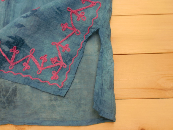 藍染め　ムラ染め　刺繍シャツ　チュニック　スモックシャツ　ガーゼシャツ 4枚目の画像