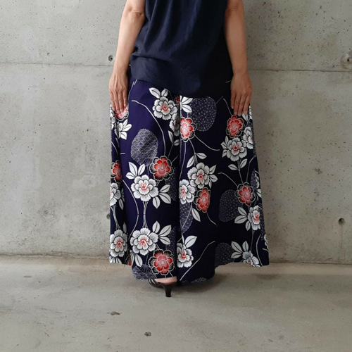 Easy to wear [Flared pants with tucks] Patterns made by