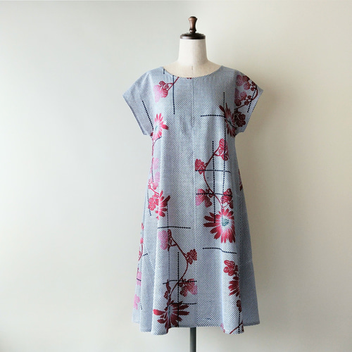 浴衣リメイク フレンチスリーブのワンピース 格子に赤い花