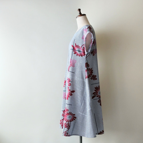 浴衣リメイク フレンチスリーブのワンピース 格子に赤い花 ワンピース