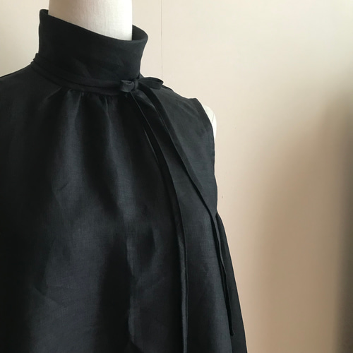 ベルギーLibeco社リネン黒で作ったハイネックフレアマキシワンピース