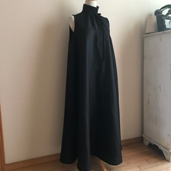 ベルギーLibeco社リネン黒で作ったハイネックフレアマキシワンピース