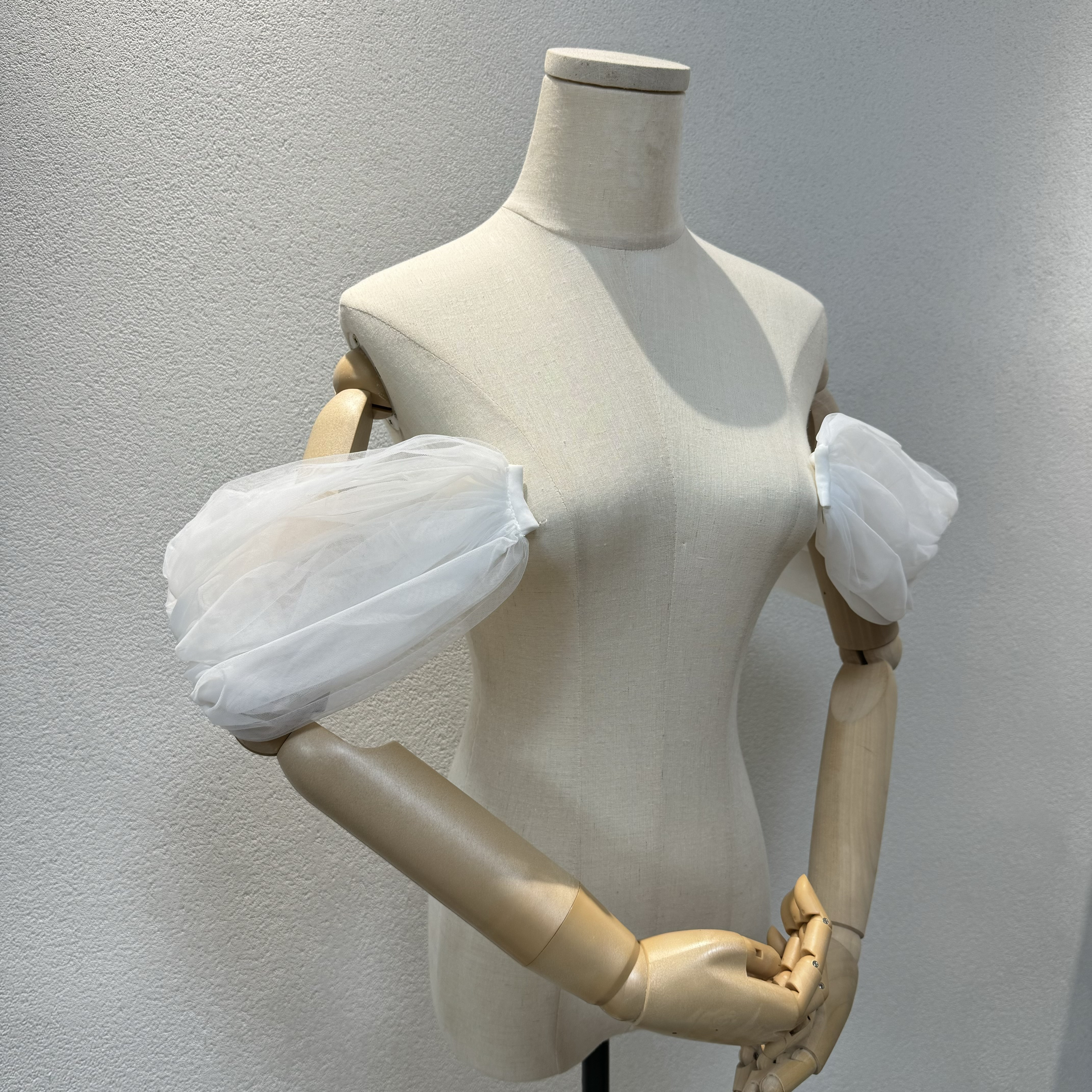 ウェディング二の腕を隠せるお袖　ホワイト　お色直し　オーダー可能　取り外しオフショルダー　ソフトチュール　結婚式/披露宴