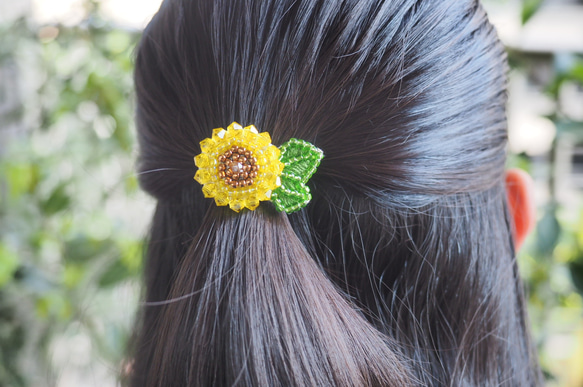 ✨ビーズ刺繍のヘアゴム　ひまわり　Girasole✨ 3枚目の画像
