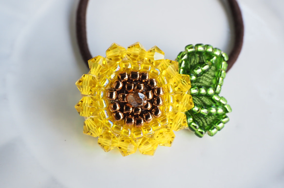✨ビーズ刺繍のヘアゴム　ひまわり　Girasole✨ 5枚目の画像