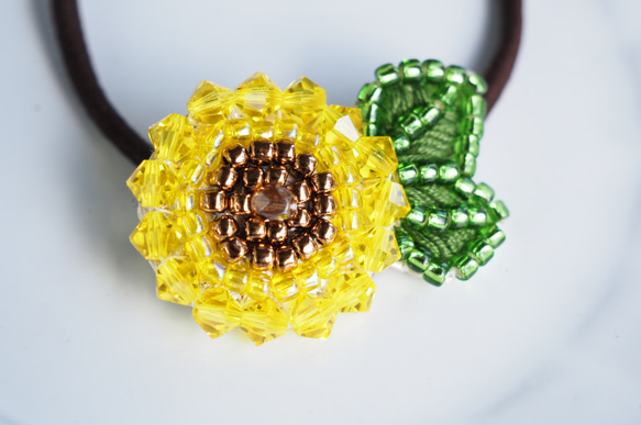 ✨ビーズ刺繍のヘアゴム　ひまわり　Girasole✨ 2枚目の画像