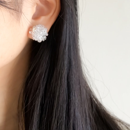 カケラ ▱ 透明 クリスタルさざれ石の刺繍ピアス/イヤリング (金属