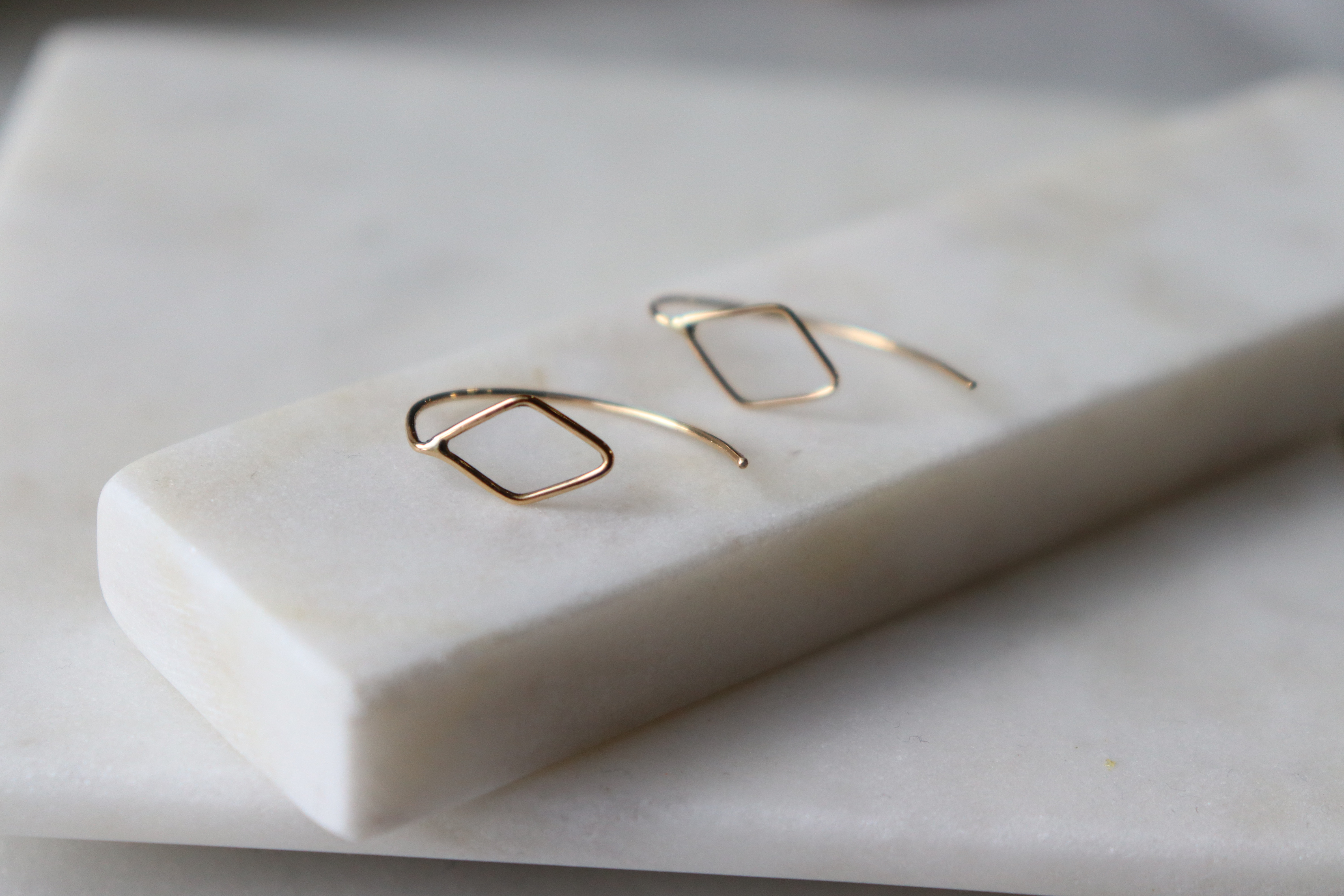 《k18YG》lozenge/ダイヤフックピアス〜toujours series