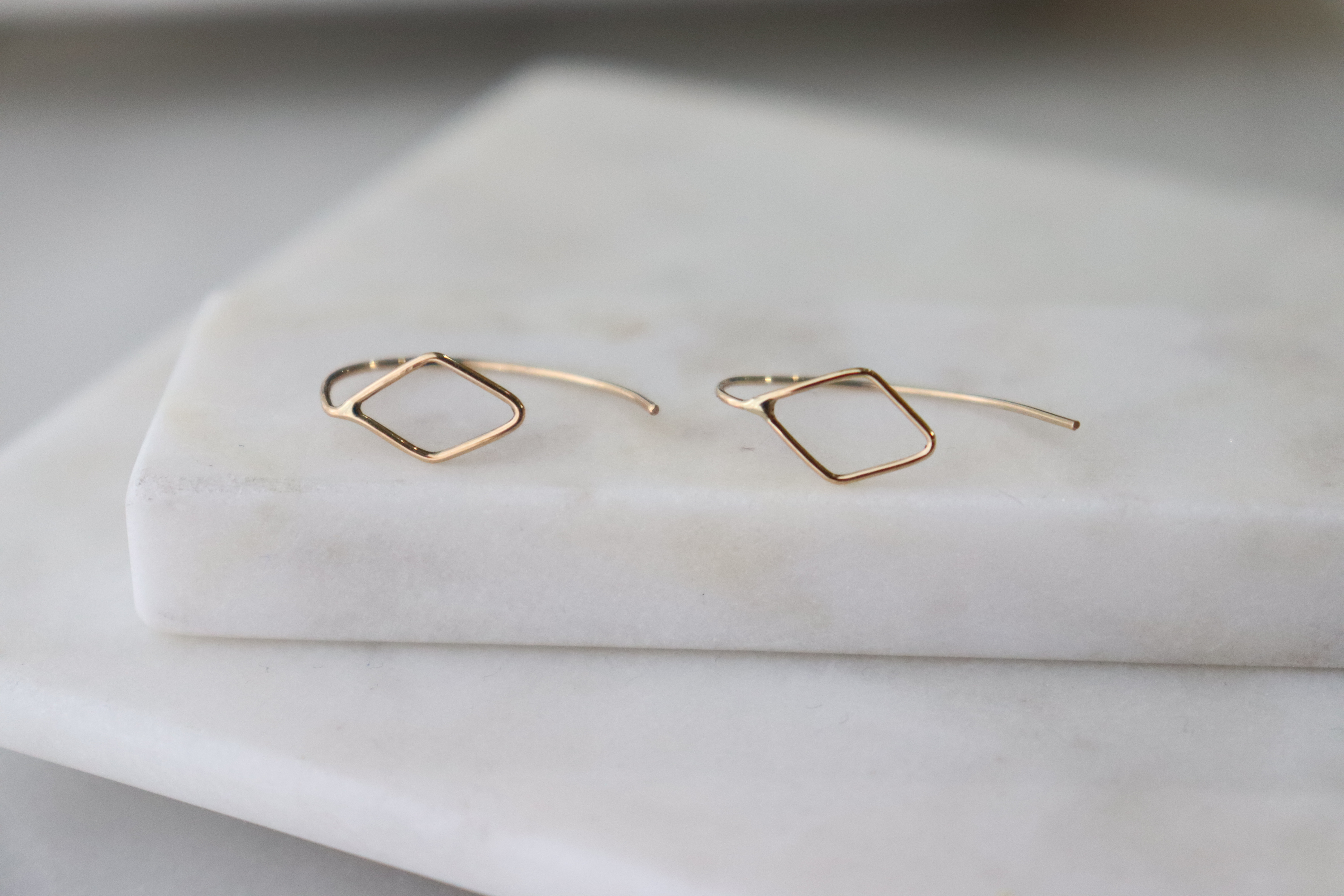 《k18YG》lozenge/ダイヤフックピアス〜toujours series