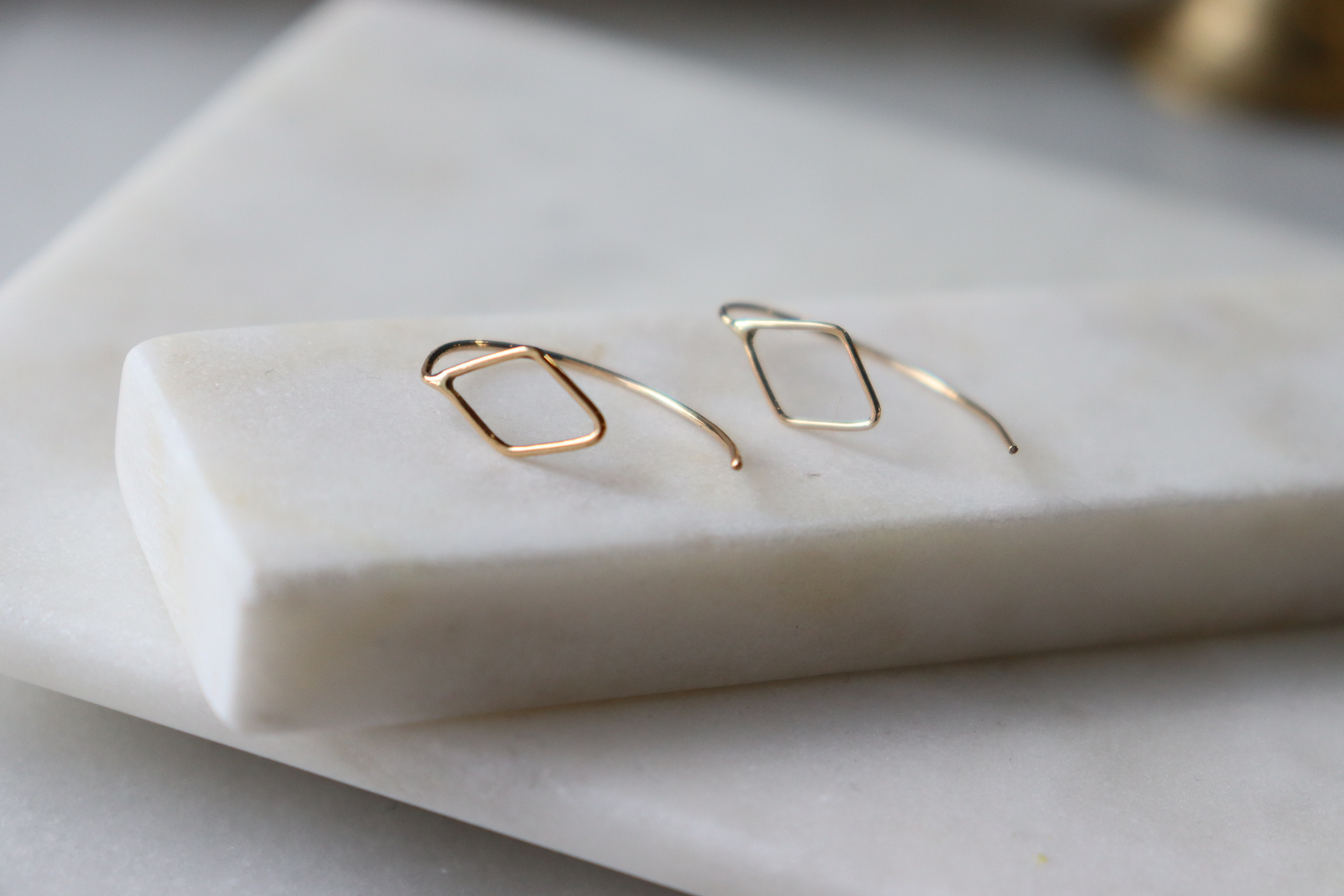 《k18YG》lozenge/ダイヤフックピアス〜toujours series