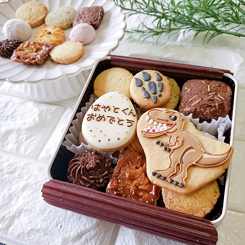 9月限定 恐竜の 手作りクッキー缶 9月限定 恐竜の 手作りクッキー缶