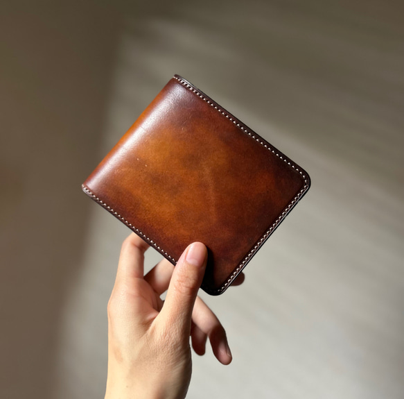無駄のないシンプルさ 本革 二つ折り財布 二つ折り財布 ALMA
