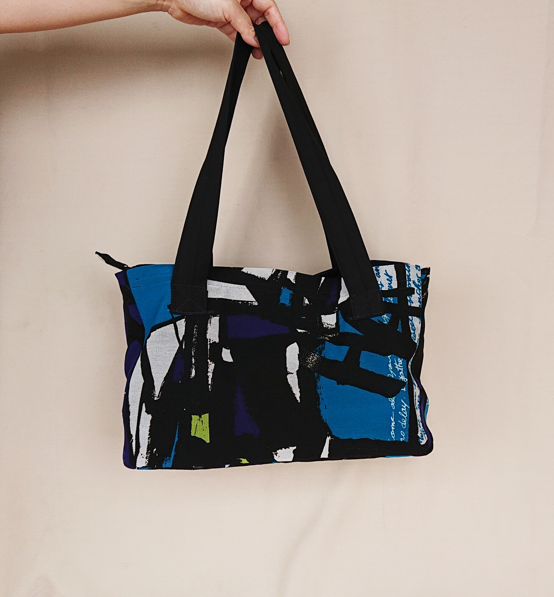 【オリジナルバッグ】収納力たっぷり。英字柄トートバッグ　MM07