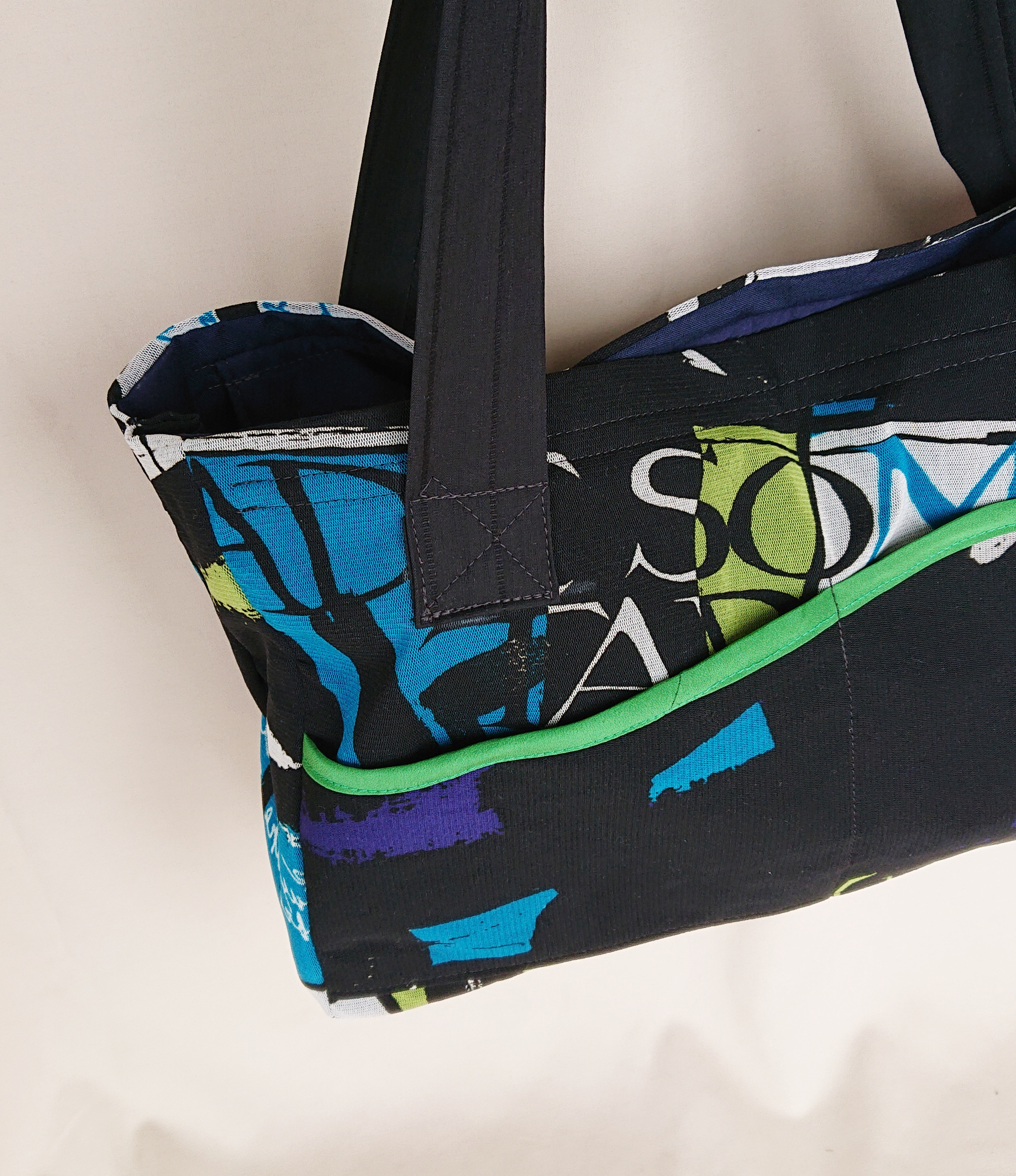 【オリジナルバッグ】収納力たっぷり。英字柄トートバッグ　MM07