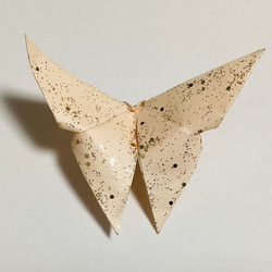 蝶のブローチ・薄ピンク 1枚目の画像