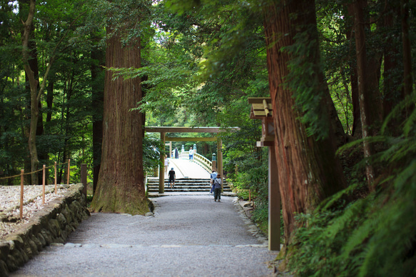 【神宮杉】良縁・恋愛成就のお守り 赤い糸で結ばれた幸せの鈴 3枚目の画像