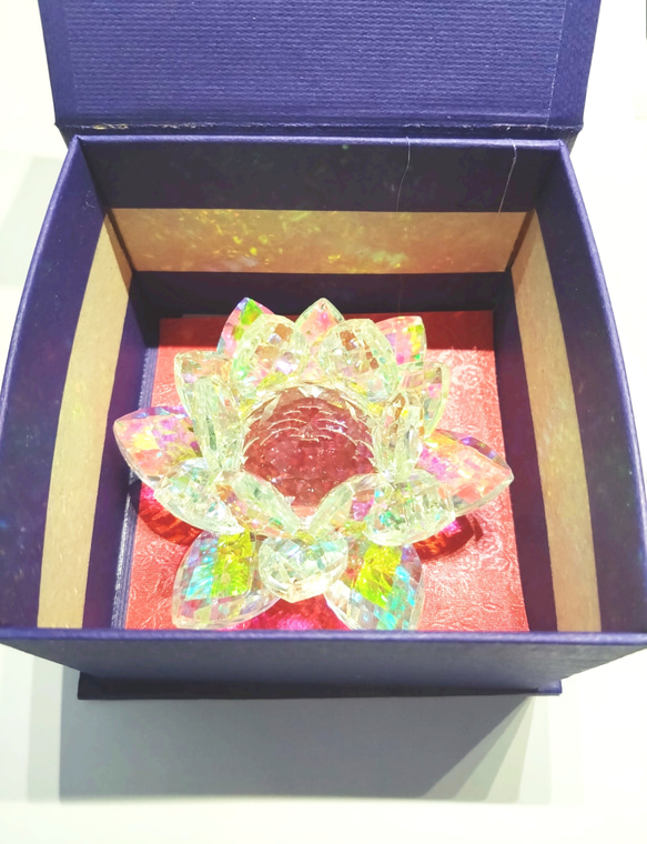 クリスタル サンキャッチャー 蓮の花 オーロラ レインボー オブジェ 置物 ハス ガラス 4枚目の画像