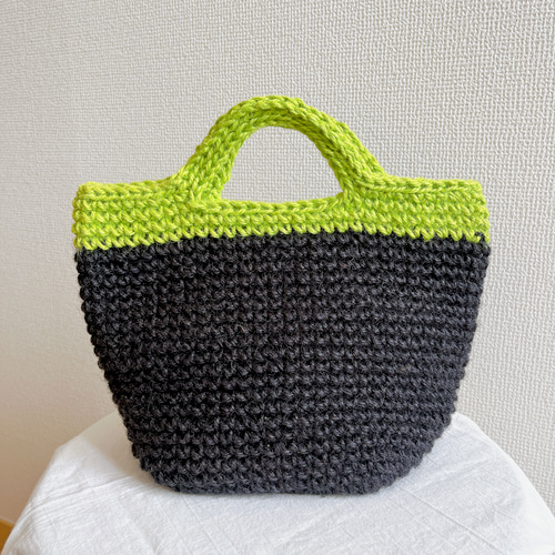 黒xライトグリーンの麻ひもで編んだかごバッグ かごバッグ 編みカゴと
