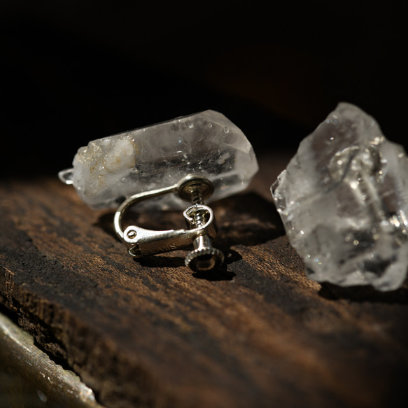 [011 雨滴系列] Farden 石英（水晶）礦物寶石 SV925 耳環 天然 第5張的照片