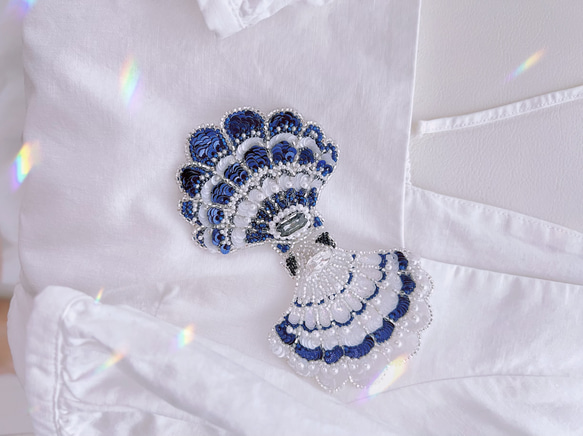 【ネイビーブルー基調】conque de Venusヴィーナスの貝オートクチュール刺繍ブローチ　 5枚目の画像