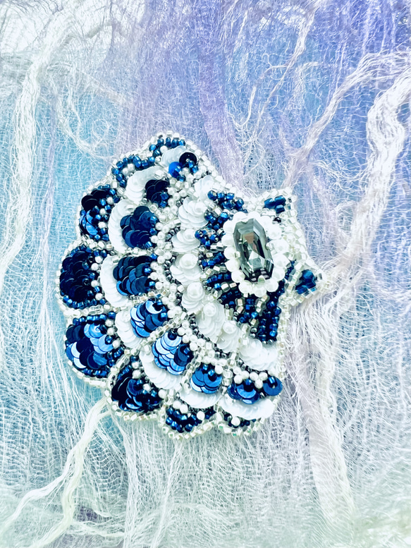 【ネイビーブルー基調】conque de Venusヴィーナスの貝オートクチュール刺繍ブローチ　 6枚目の画像