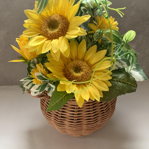 ひまわりの花かご ♡ ひまわりのバスケットアレンジメント☆ ひまわり かごアレンジ