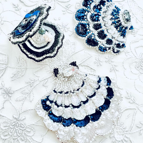【ニュイ】オートクチュール刺繍　おばけ・ouiブローチ オートクチュールビーズ刺繍ブローチ ハスの実 ブローチ So do I