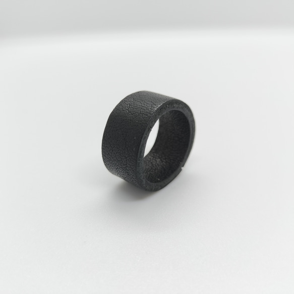 タンニンレザーのレザーリング（ブラック） 指輪・リング 靴工房haq