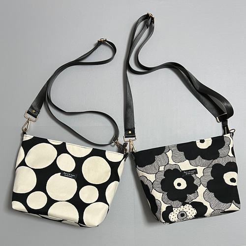 ち*え様 ハンドメイド•ショルダーバッグ•ポシェット•大人可愛い•ドット柄 ドット柄のオシャレなショルダーバッグ ポシェット fabric