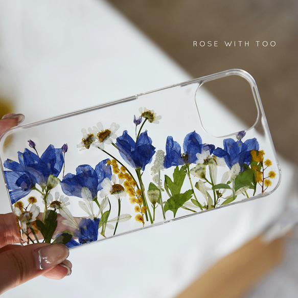 夏のナチュラルガーデン♡ デルフィニウムのお花畑 押し花スマホケース《iPhone全機種対応》推し活♡ 1枚目の画像