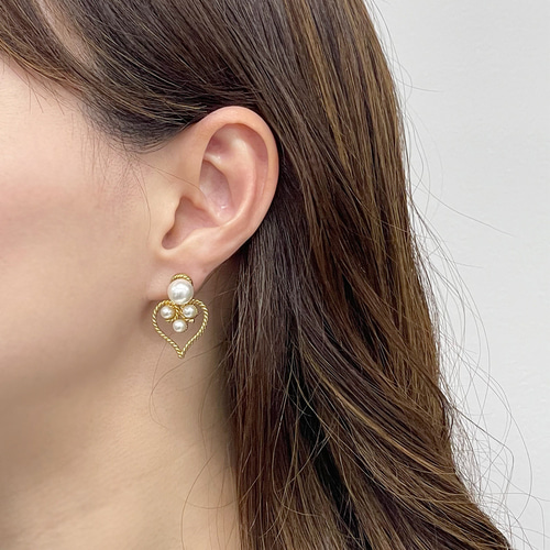 エスニックな揺れハートの真鍮Brassチタン芯ピアス【ete371】 ピアス  