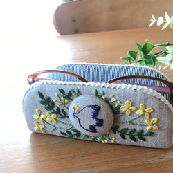 再販　青い小鳥と黄色い花　ボタニカル刺繍　ナチュラル　メガネスタンドで 心地よいお部屋に。眼鏡置き 7枚目の画像