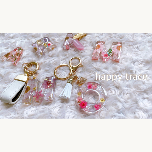 H♡現品販売です♡ドライフラワーのぷっくり♡イニシャルキーホルダー  