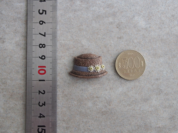 【数量限定カラー】マトリカリアのカンカン帽のブローチ(アンティークラベンダー) 4枚目の画像