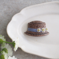 【数量限定カラー】マトリカリアのカンカン帽のブローチ(アンティークラベンダー) 2枚目の画像