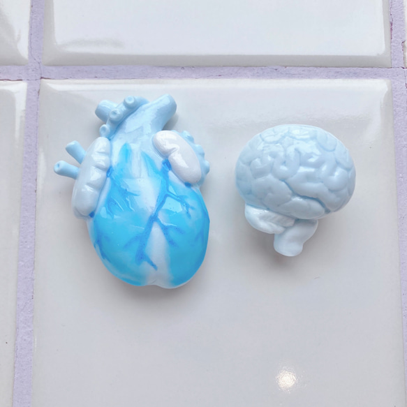 【夏限定】サマーブルー臓器ブローチ２種 1枚目の画像