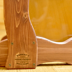 【24時間以内に発送】手作り木工　木製ギタースタンド （ワインレッド） ２本掛け 6枚目の画像