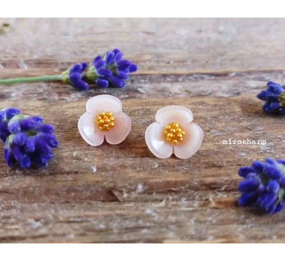 {14Kgf} ピンクシェルのビオラピアス Small  *Viola Flower* 6枚目の画像