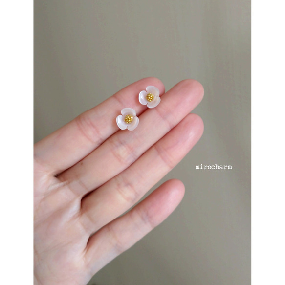 {14Kgf} ピンクシェルのビオラピアス Small  *Viola Flower* 5枚目の画像