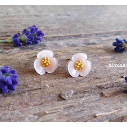 {14Kgf} ピンクシェルのビオラピアス Small  *Viola Flower* 2枚目の画像