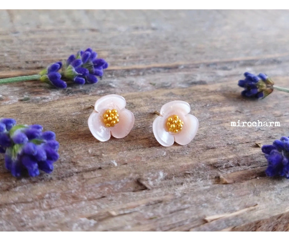 {14Kgf} ピンクシェルのビオラピアス Small  *Viola Flower* 2枚目の画像