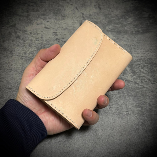 牛ヌメ革ミドルウォレット 本革を手縫いで製作したハンドメイド