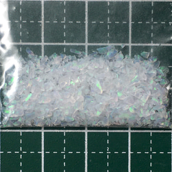 《人工オパール》(ネオンオパール) 原石 ホワイト/緑斑 1.0g ⑭ (樹脂含侵) 2枚目の画像