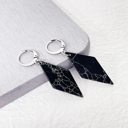 【新品・未使用品】Bijou de M サークルピアスYG×ブラックダイヤ プチサークルピアス – Bijou de M