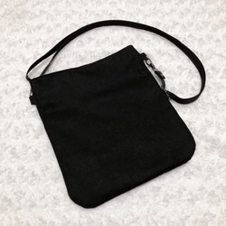 １５９５．帆布のサコッシュ　黒×グレー　猫の手タグ　肉球　ポシェット　再販１ 2枚目の画像