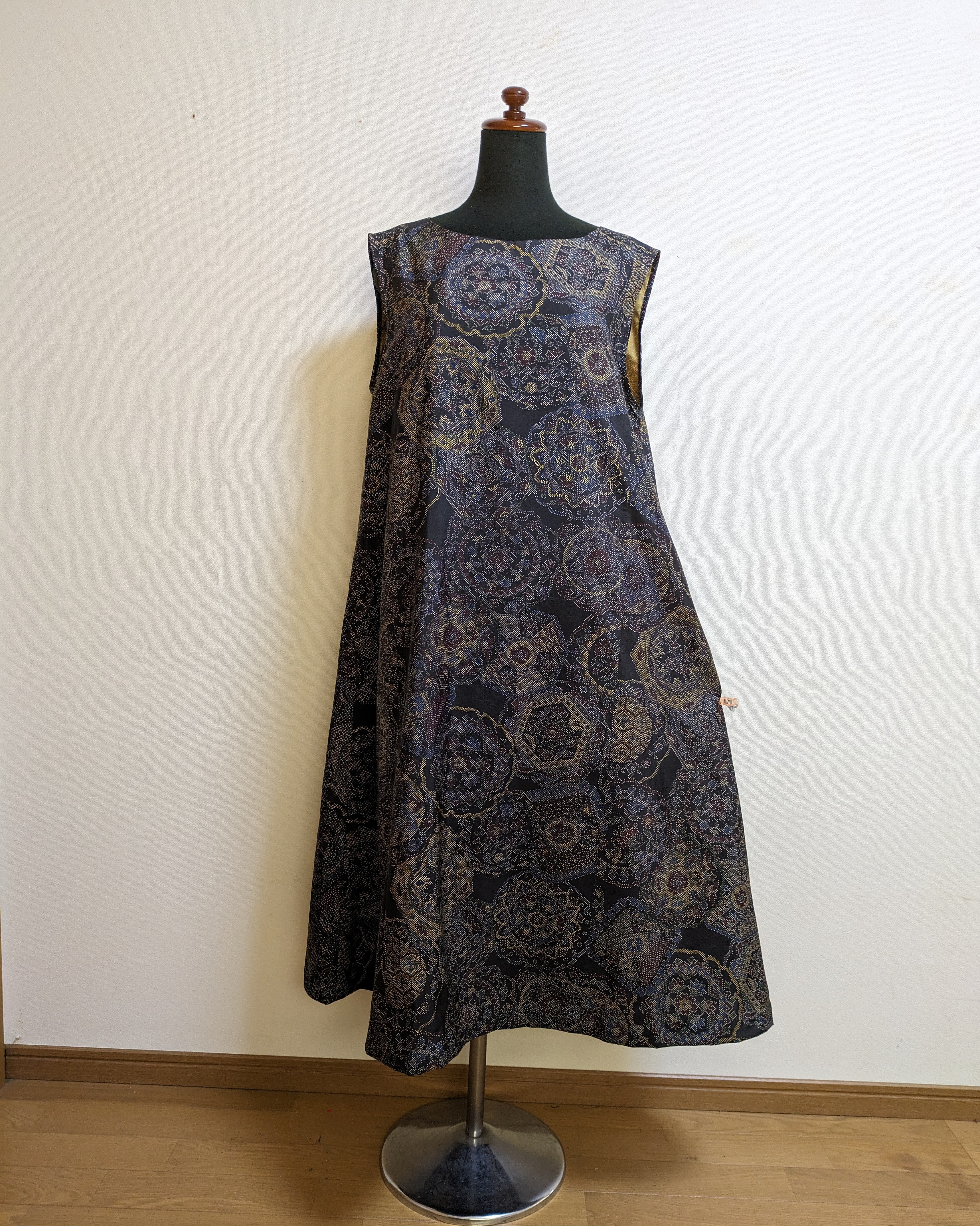 SOLD　着物リメイク ワンピース 大島紬Ｍ〜L