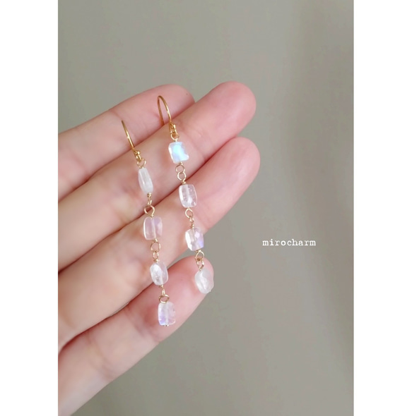 {14Kgf} レインボームーンストーン ドロップピアス**Blue Drops Earrings** 4枚目の画像